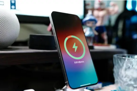 普陀苹果15换屏服务分享用什么充电器给iPhone15充电更好 